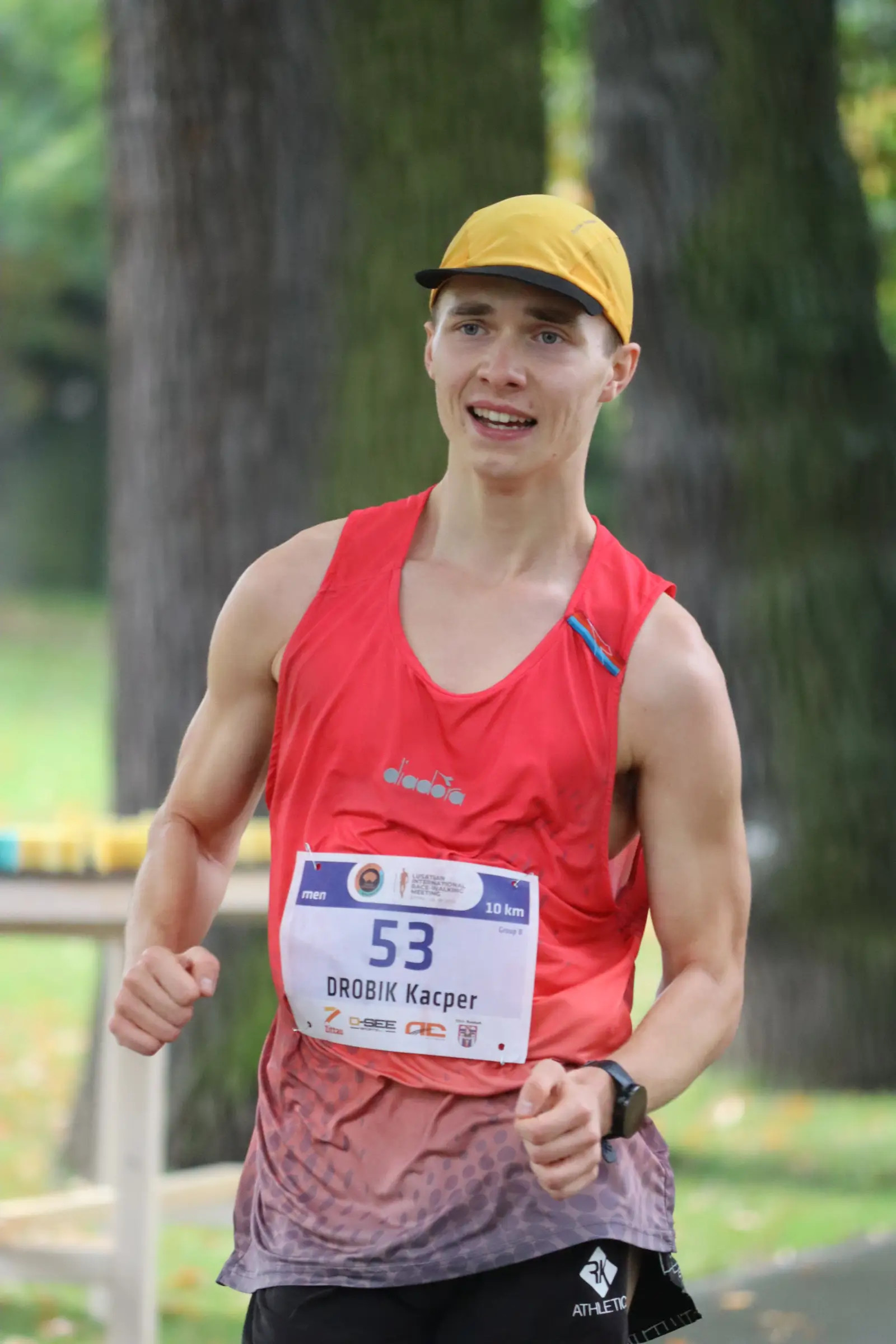 28. Lusatian International Race Walking Meeting. Zawody rozgrywane w Zittau- miasteczku przy granicy niemieckiej. Kacper Drobik zajął 3 miejsce w kategorii wyższej u20 na dystansie 10km i ustanowił nowy rekord życiowy 47:17. Jest to najlepszy wynik w kategorii u18 i drugi w u20 w tym sezonie 2023.