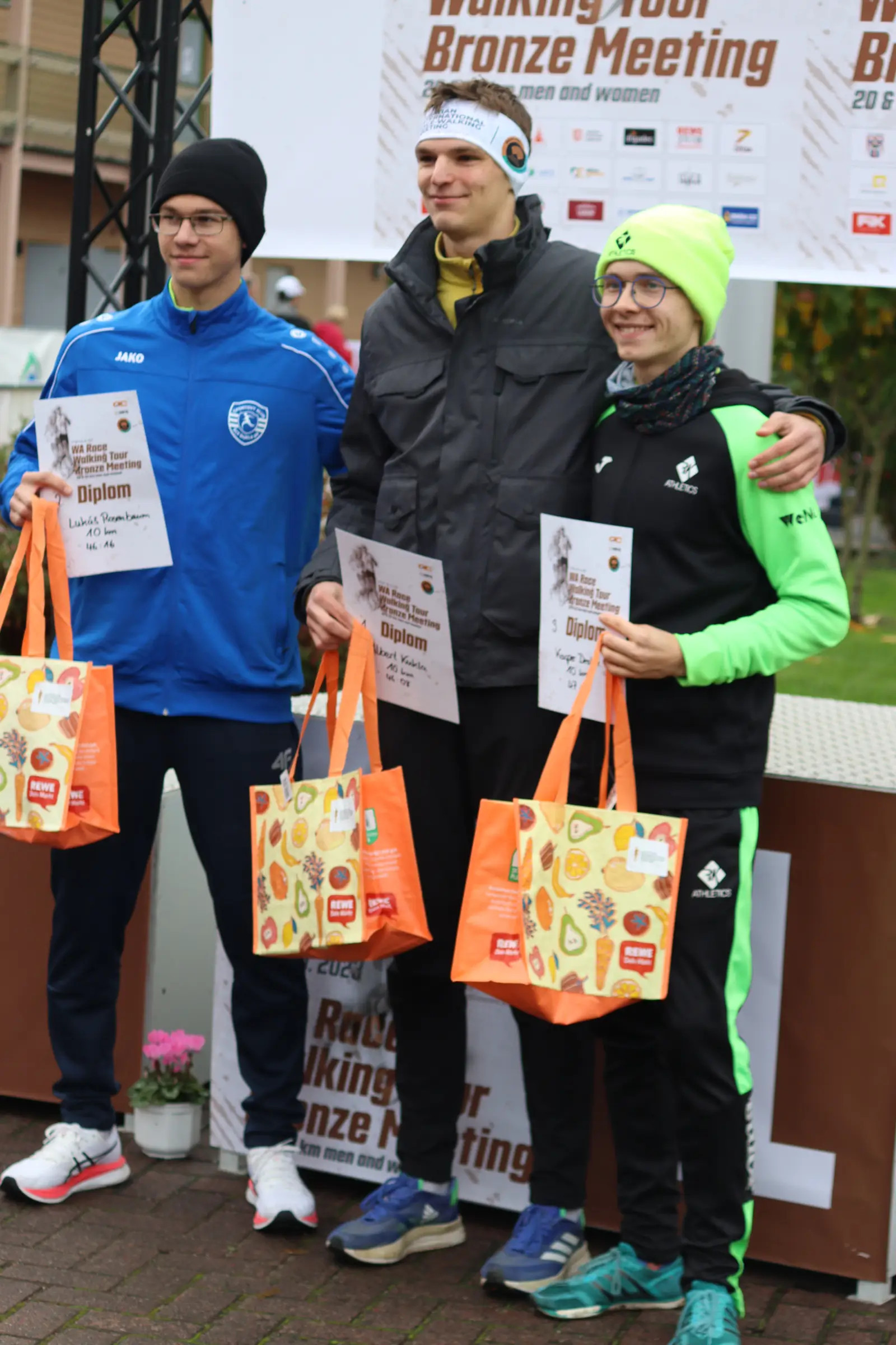 28. Lusatian International Race Walking Meeting. Zawody rozgrywane w Zittau- miasteczku przy granicy niemieckiej. Kacper Drobik zajął 3 miejsce w kategorii wyższej u20 na dystansie 10km i ustanowił nowy rekord życiowy 47:17. Jest to najlepszy wynik w kategorii u18 i drugi w u20 w tym sezonie 2023.