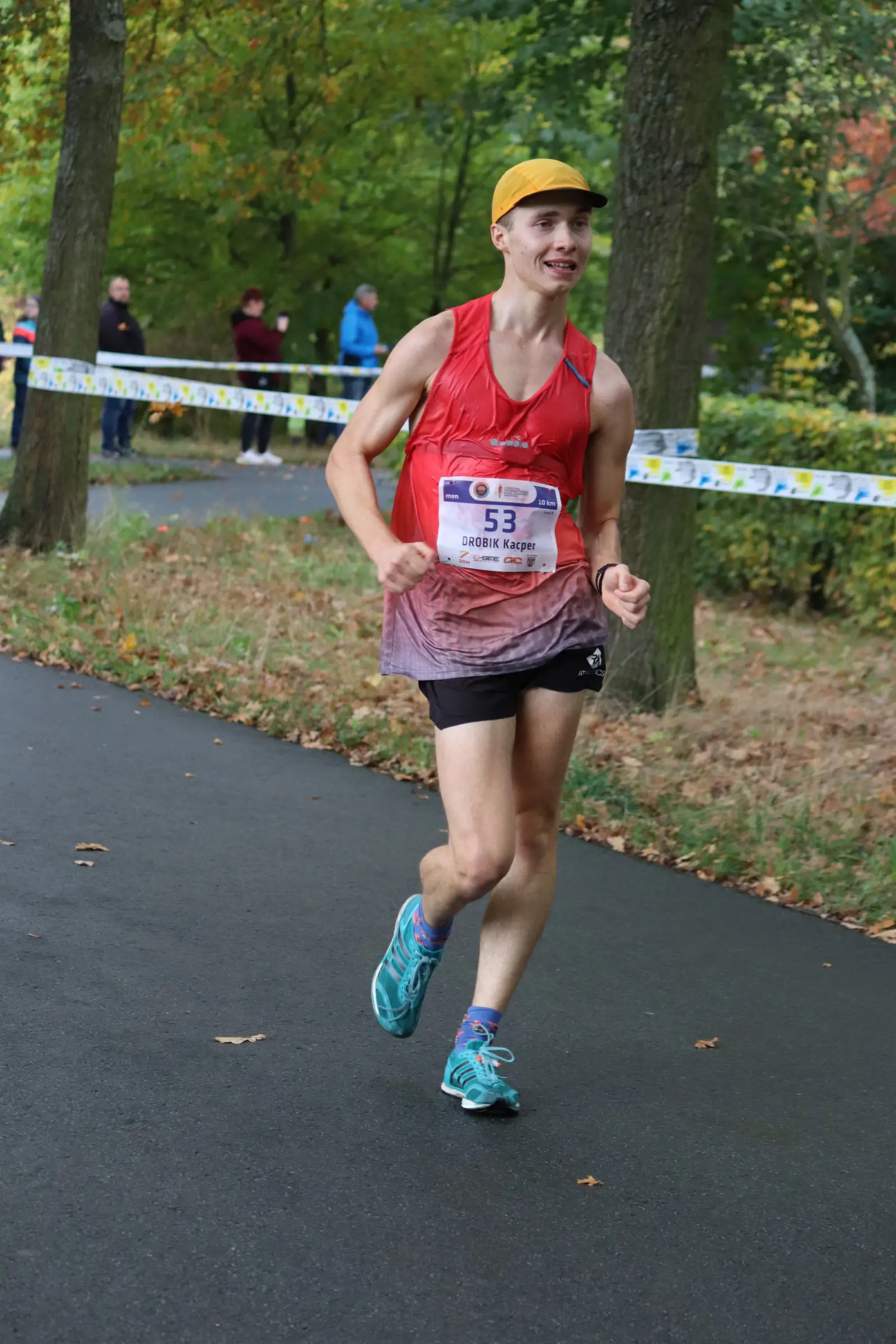 28. Lusatian International Race Walking Meeting. Zawody rozgrywane w Zittau- miasteczku przy granicy niemieckiej. Kacper Drobik zajął 3 miejsce w kategorii wyższej u20 na dystansie 10km i ustanowił nowy rekord życiowy 47:17. Jest to najlepszy wynik w kategorii u18 i drugi w u20 w tym sezonie 2023.