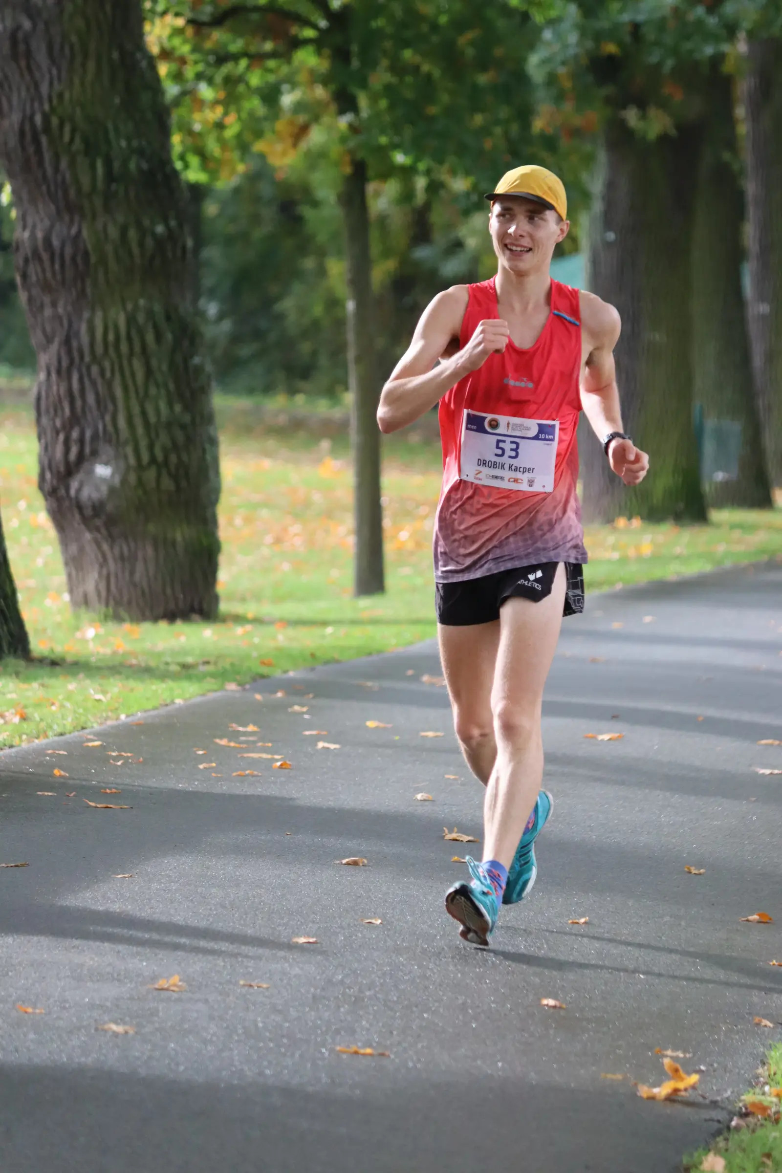 28. Lusatian International Race Walking Meeting. Zawody rozgrywane w Zittau- miasteczku przy granicy niemieckiej. Kacper Drobik zajął 3 miejsce w kategorii wyższej u20 na dystansie 10km i ustanowił nowy rekord życiowy 47:17. Jest to najlepszy wynik w kategorii u18 i drugi w u20 w tym sezonie 2023.