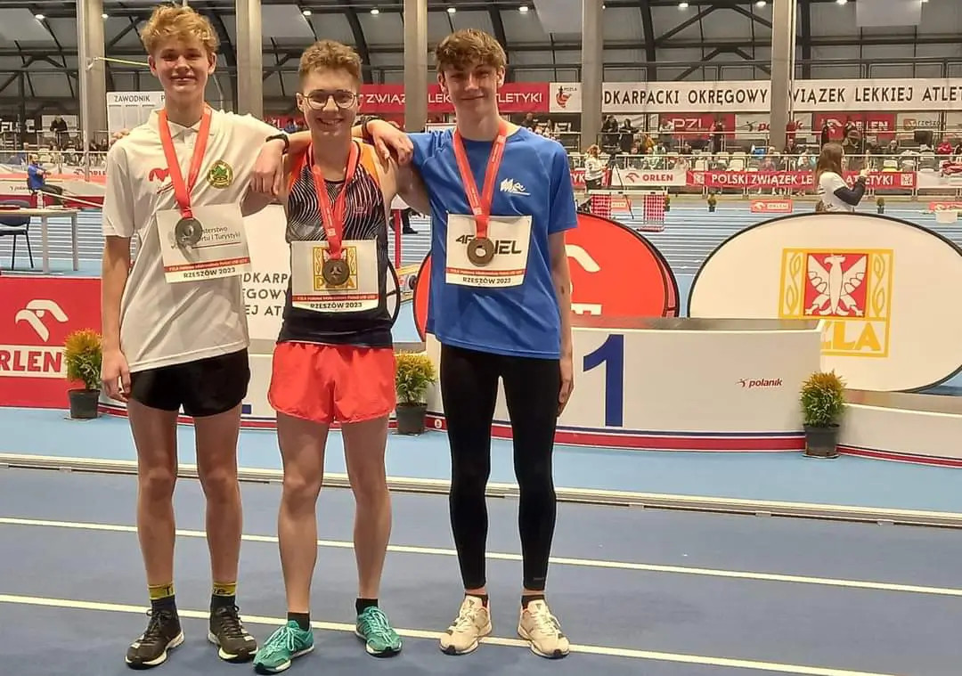 Halowe Mistrzostwa Polski U18 & U20 w Rzeszowie. Kacper Drobik został mistrzem Polski U18 i zarazem uzyskując 14 wynik w historii polskiej lekkiej atletyki- 22:54.62.