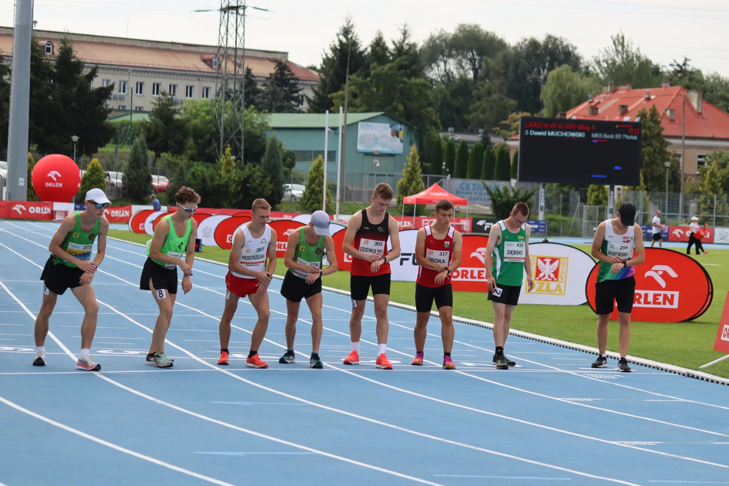 💚 Kacper Drobik ukończył start na Mistrzostwach Polski U20 na 3 miejscu z rekordem życiowym. Niestety dostał ostrzeżenie od sędziów, co spowodowało dodanie 1 minuty karnej i przysunięcie na 4 miejsce 🥺 
 
 - Dziś Kacper pokazał dobry wynik. Jestem z niego bardzo zadowolona, dał z siebie wszystko. Ale niestety, dzisiaj sprawiedliwość nas ominęła... Na pewno to nas tylko wzmocni. Wiemy, że idziemy w dobrym kierunku, wiemy co trzeba poprawić, na czym się skupić. To gorzko-słodki koniec sezonu - podsumowała start trenerka Irina.