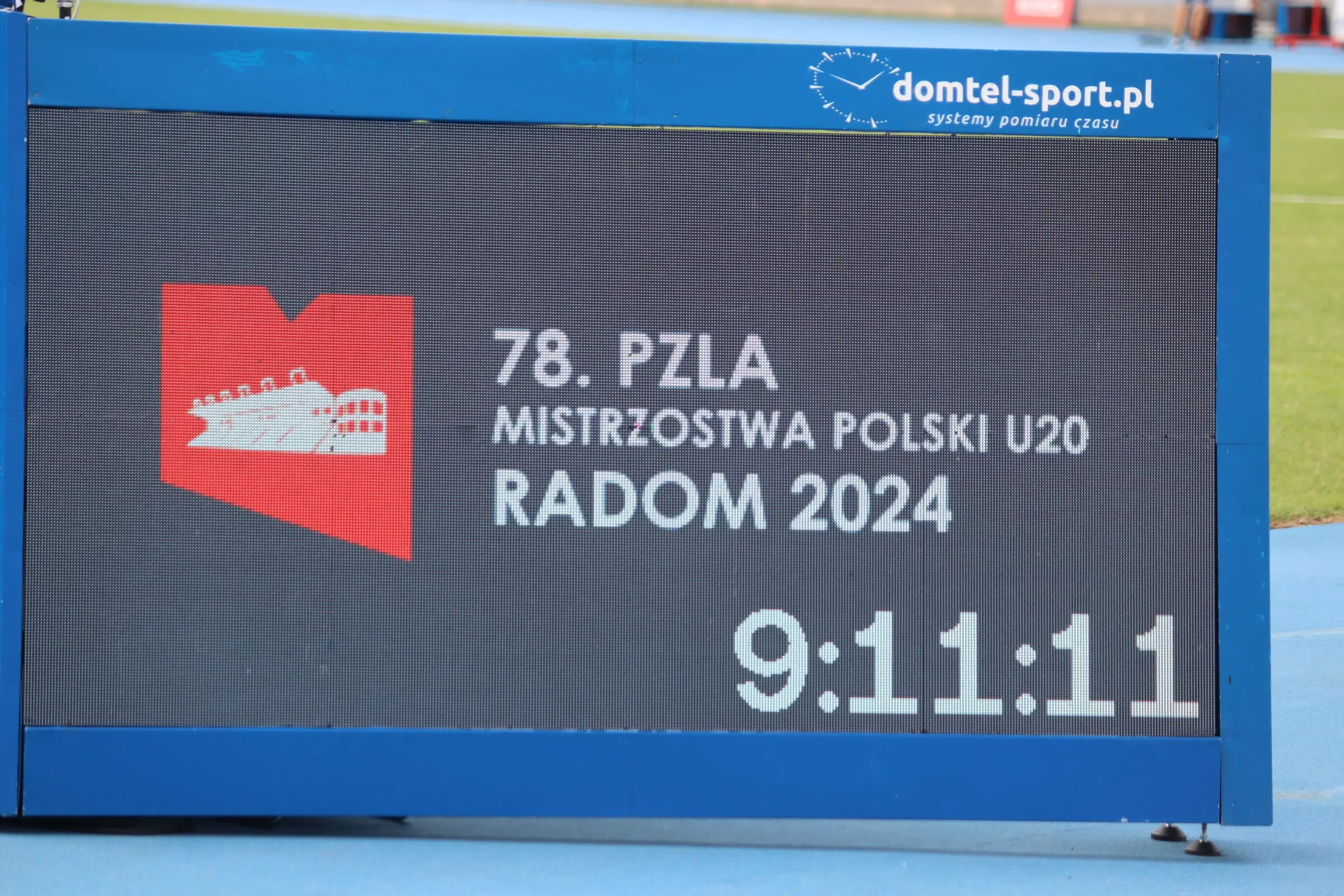 💚 Kacper Drobik ukończył start na Mistrzostwach Polski U20 na 3 miejscu z rekordem życiowym. Niestety dostał ostrzeżenie od sędziów, co spowodowało dodanie 1 minuty karnej i przysunięcie na 4 miejsce 🥺 
 
 - Dziś Kacper pokazał dobry wynik. Jestem z niego bardzo zadowolona, dał z siebie wszystko. Ale niestety, dzisiaj sprawiedliwość nas ominęła... Na pewno to nas tylko wzmocni. Wiemy, że idziemy w dobrym kierunku, wiemy co trzeba poprawić, na czym się skupić. To gorzko-słodki koniec sezonu - podsumowała start trenerka Irina.